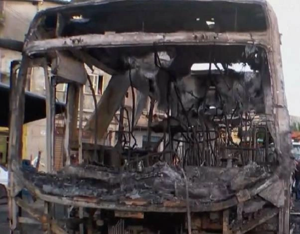 Menos de 48h: dois ônibus são incendiados por criminosos em Salvador