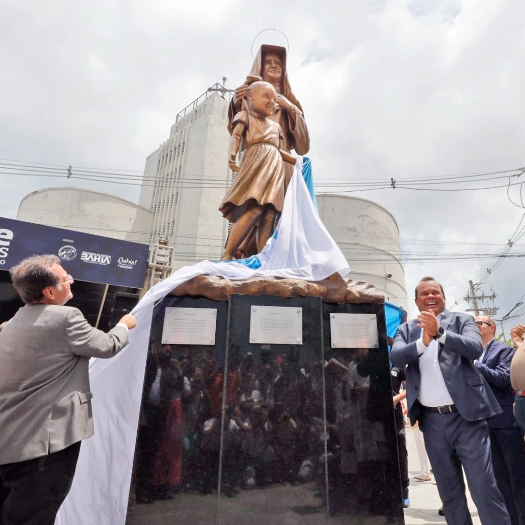 Monumento é inaugurado em comemoração à canonização de Irmã Dulce