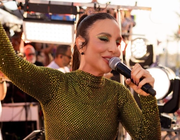 Ivete se revolta com foliã que falou de música; "vou cantar quantas vezes eu quiser"