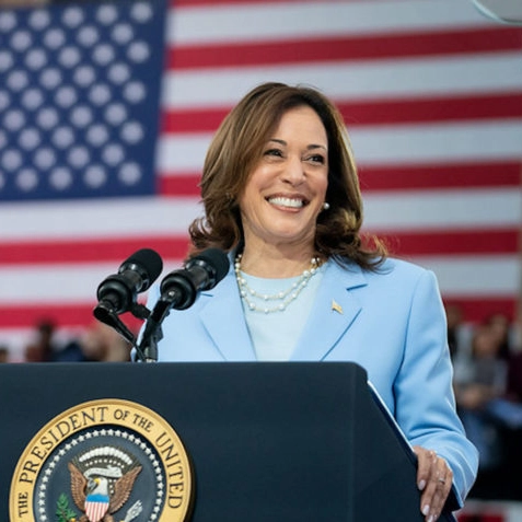 Kamala Harris consegue número suficiente de votos de delegados para oficializar candidatura à Casa Branca