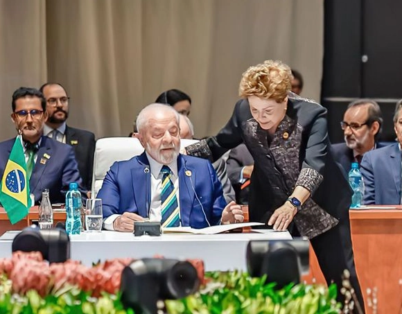 Lula diz que moeda do Brics reduzirá vulnerabilidades