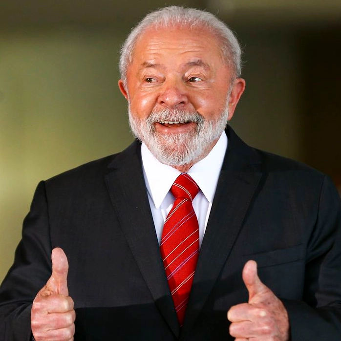 Lula tem alta antecipada após cirurgia em Brasília