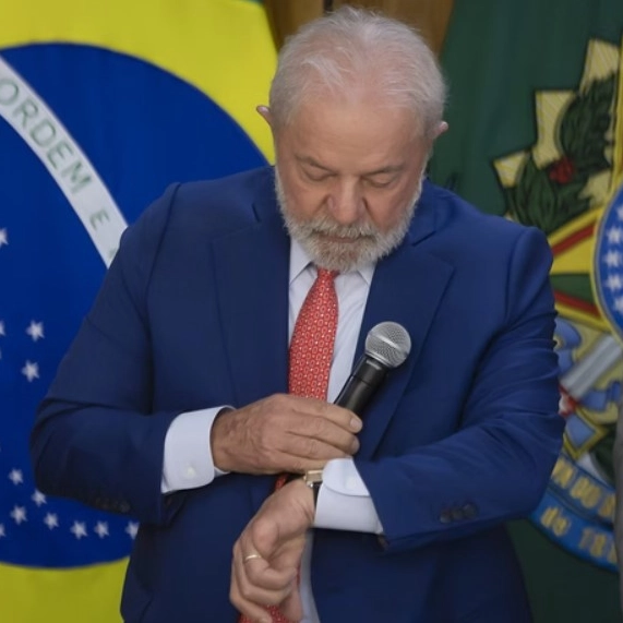 TCU decide que Lula pode ficar com relógio de R$ 80 mil