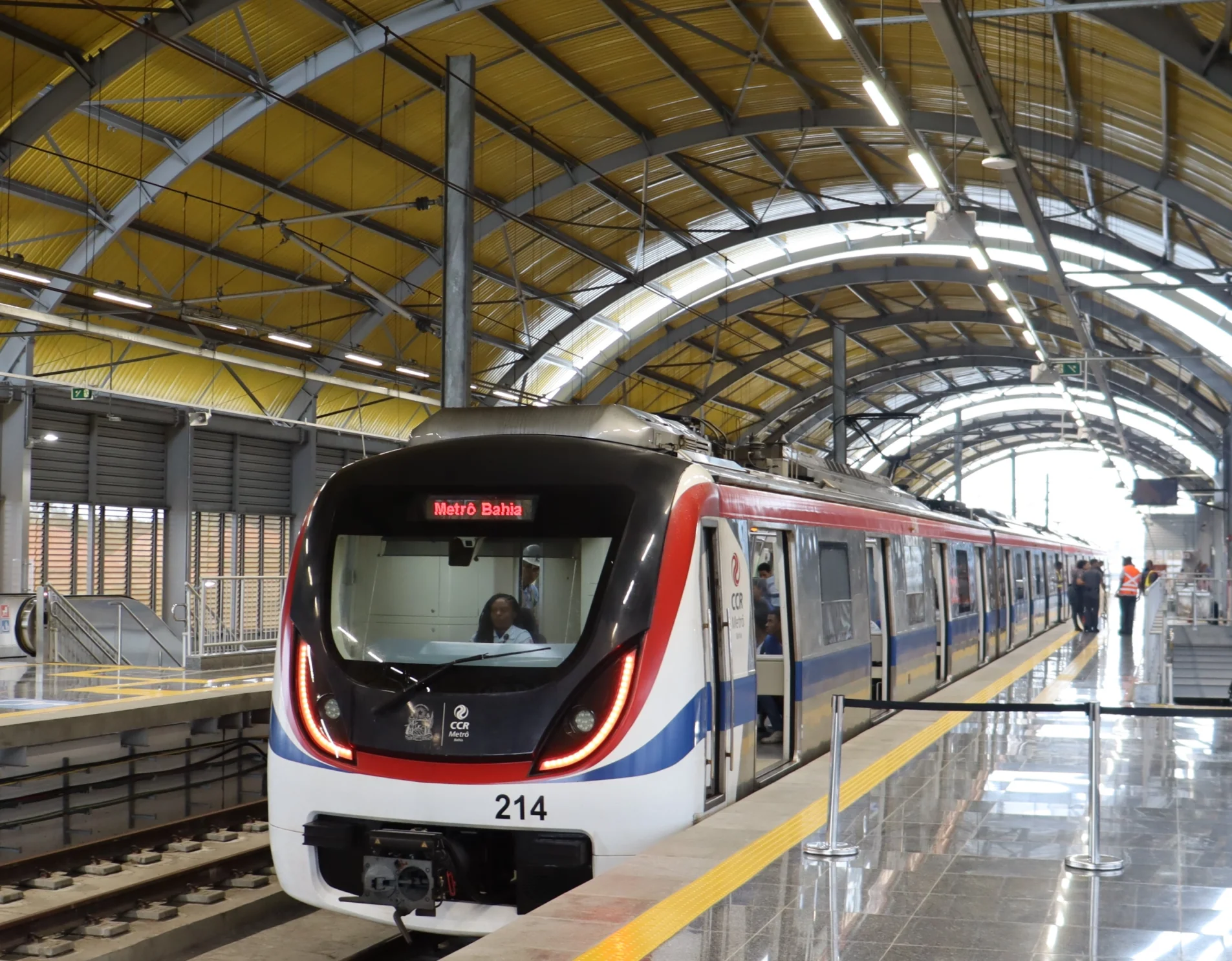 Metrô de Salvador tem serviço restabelecido após apagão