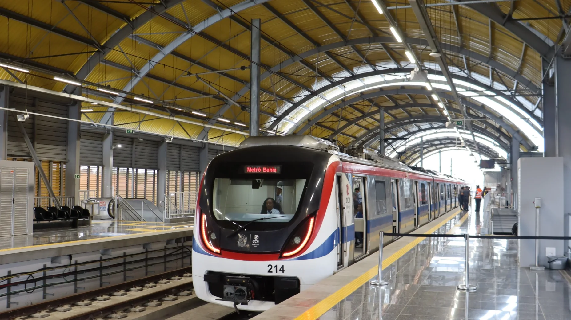 Metrô de Salvador tem serviço restabelecido após apagão