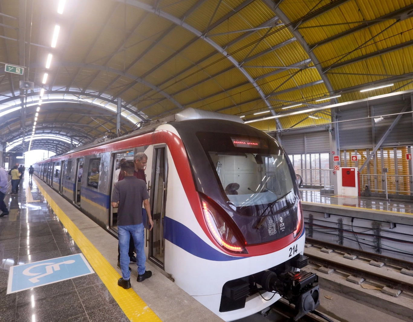 Falha no metrô causa aglomeração na Estação Pirajá