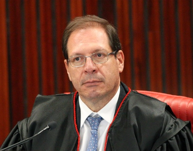 Relator no CNJ vota por abrir investigação contra ex-juíza da Lava-Jato e adia análise contra Moro