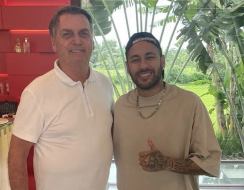 Bolsonaro visita Neymar em mansão no RJ