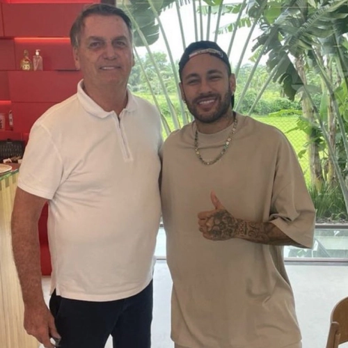 Bolsonaro visita Neymar em mansão no RJ