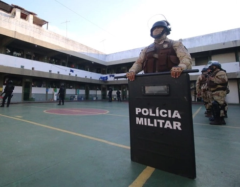 Celulares são apreendidos durante operação no sistema prisional de Salvador