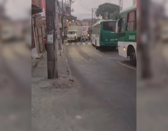 Motociclista morre após acidente em Salvador e câmera registra