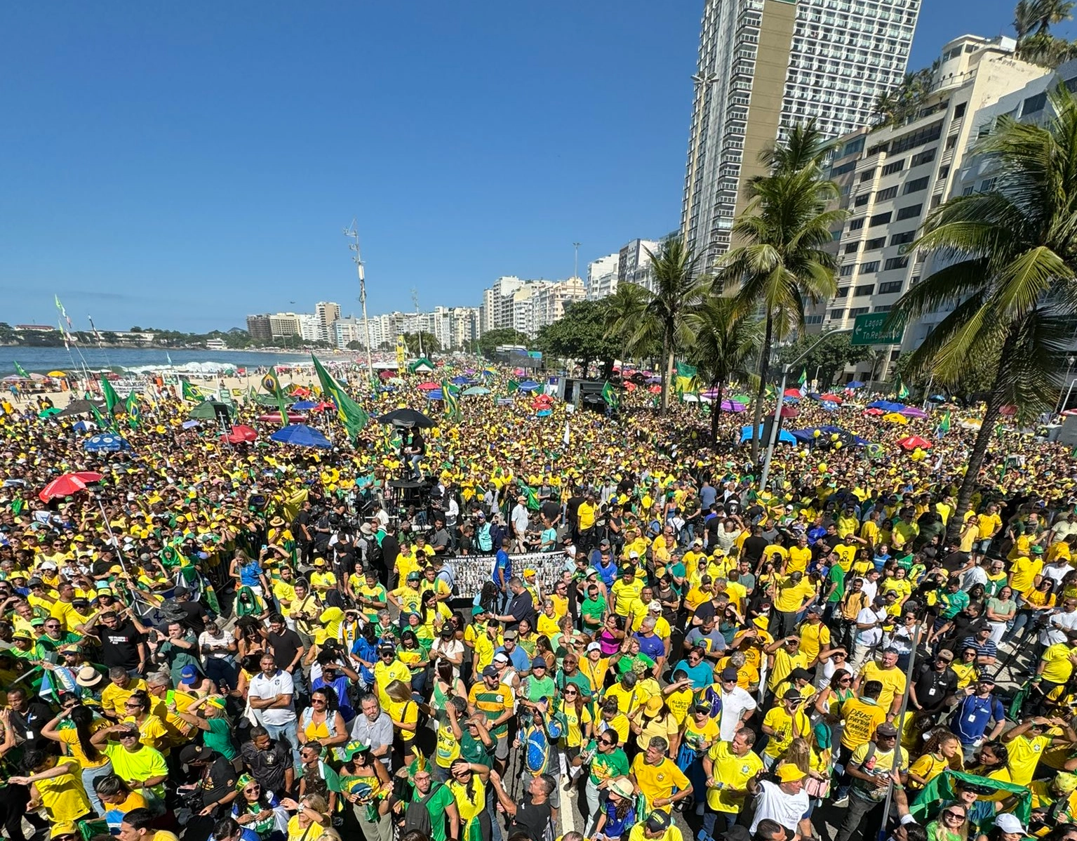 Aliados de Bolsonaro fazem ato político no Rio de Janeiro