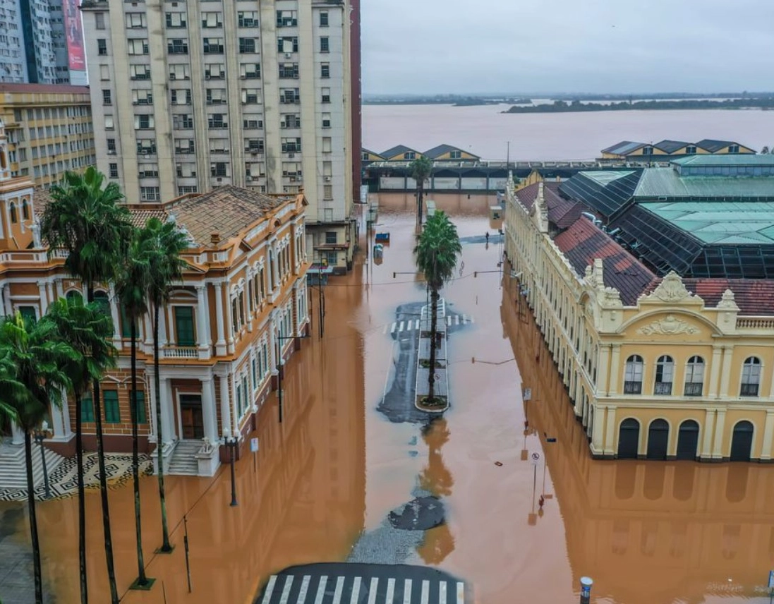 Aeroporto de Porto Alegre suspende voos por tempo indeterminado