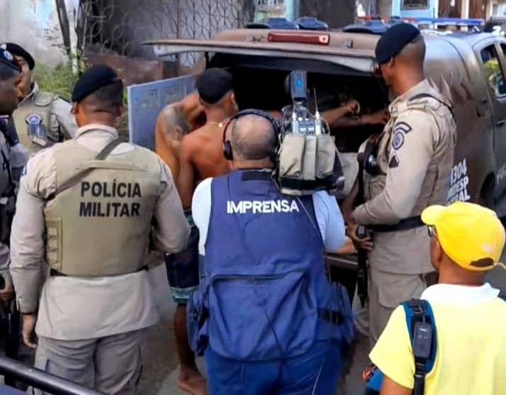 Assista: Bandidos que fizeram família refém se rendem em Dom Avelar