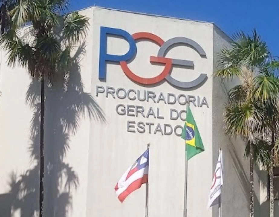 PGE-BA abre processo seletivo com salários de quase R$ 5 mil