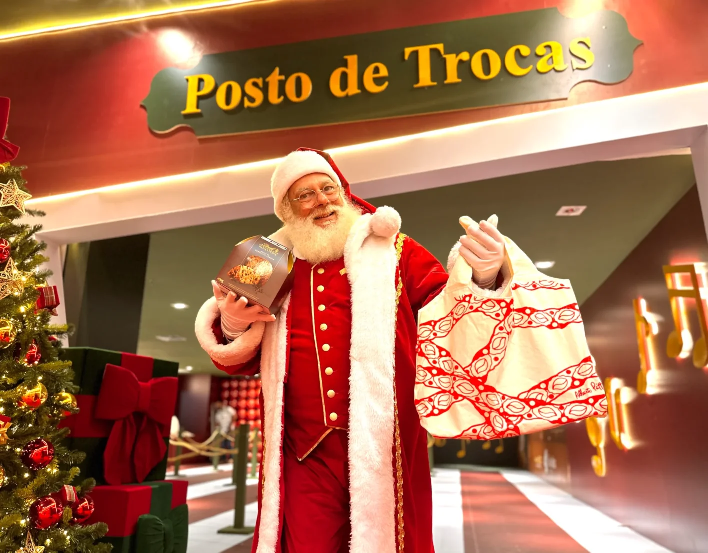 Salvador Shopping lança promoção de Natal com panettone LINDT e bolsa exclusiva