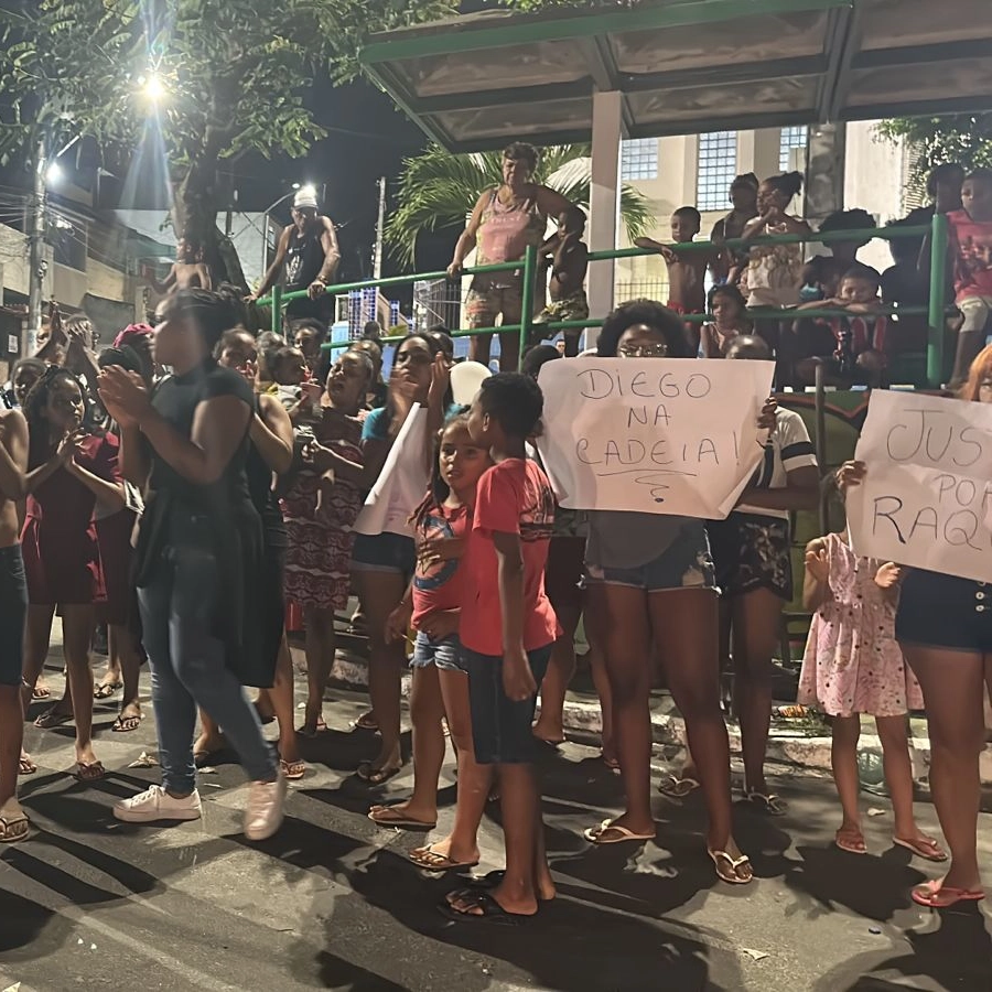 Familiares de mulher assassinada em Massaranduba fazem protesto e pedem justiça