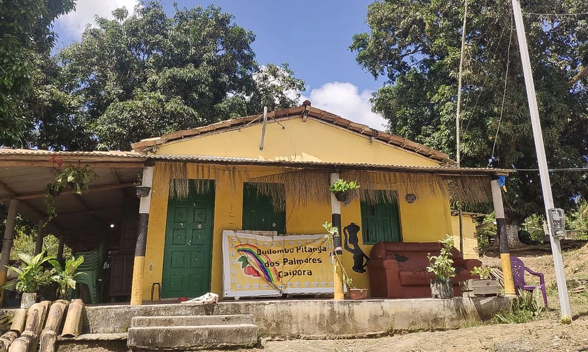 Família de Bernadete Pacífico deixa quilombo na Bahia