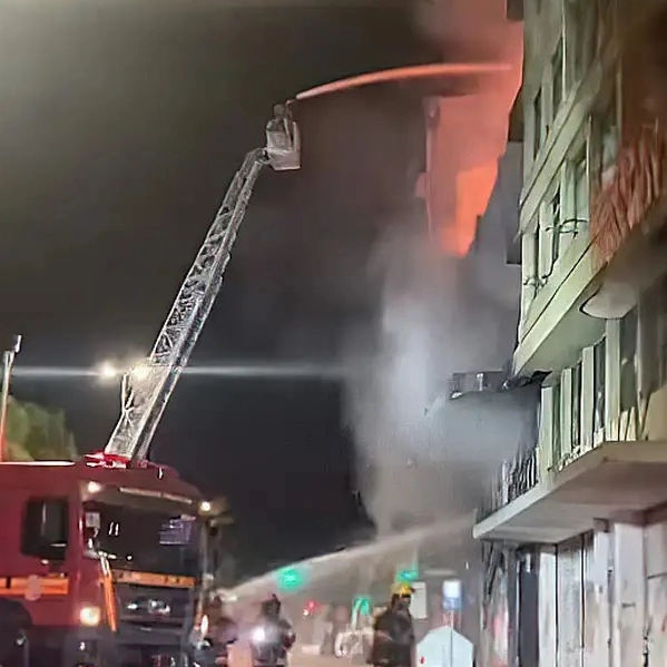 Incêndio em pousada deixa 10 mortos e feridos em Porto Alegre