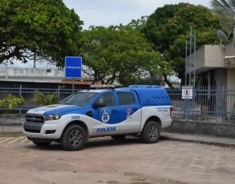 Polícia da Bahia processa delegado acusado de mostrar fotos de criança morta para fazer pais confessarem crime