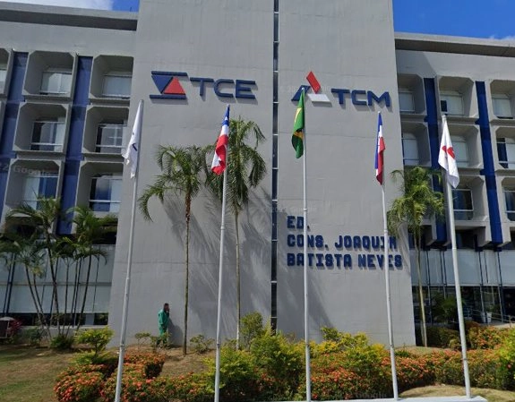 TCM multa presidente da câmara de Itambé por acúmulo de cargos