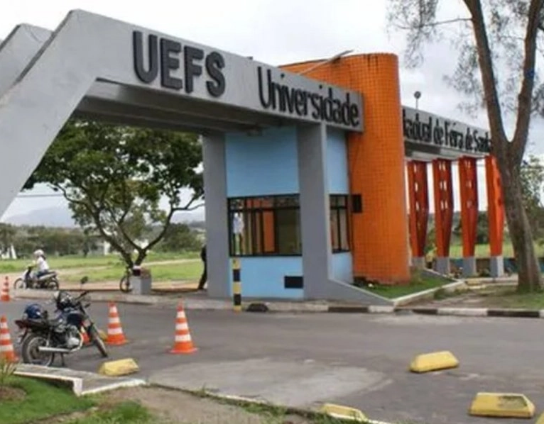 Alunos da Uefs protestam por contratações de professores