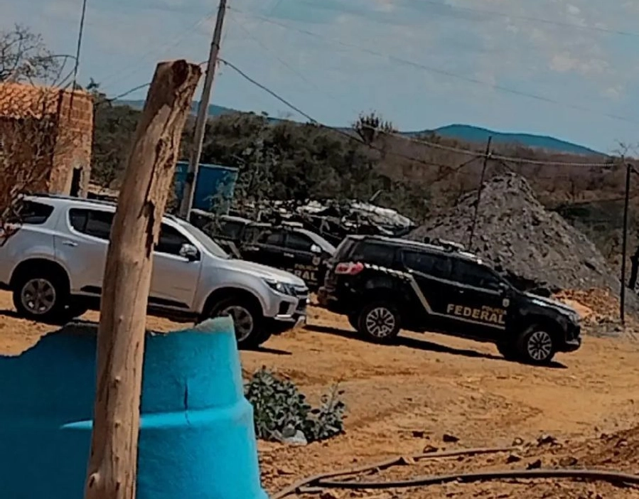 PF faz operação contra garimpo ilegal em Santaluz, na Bahia; veja vídeo