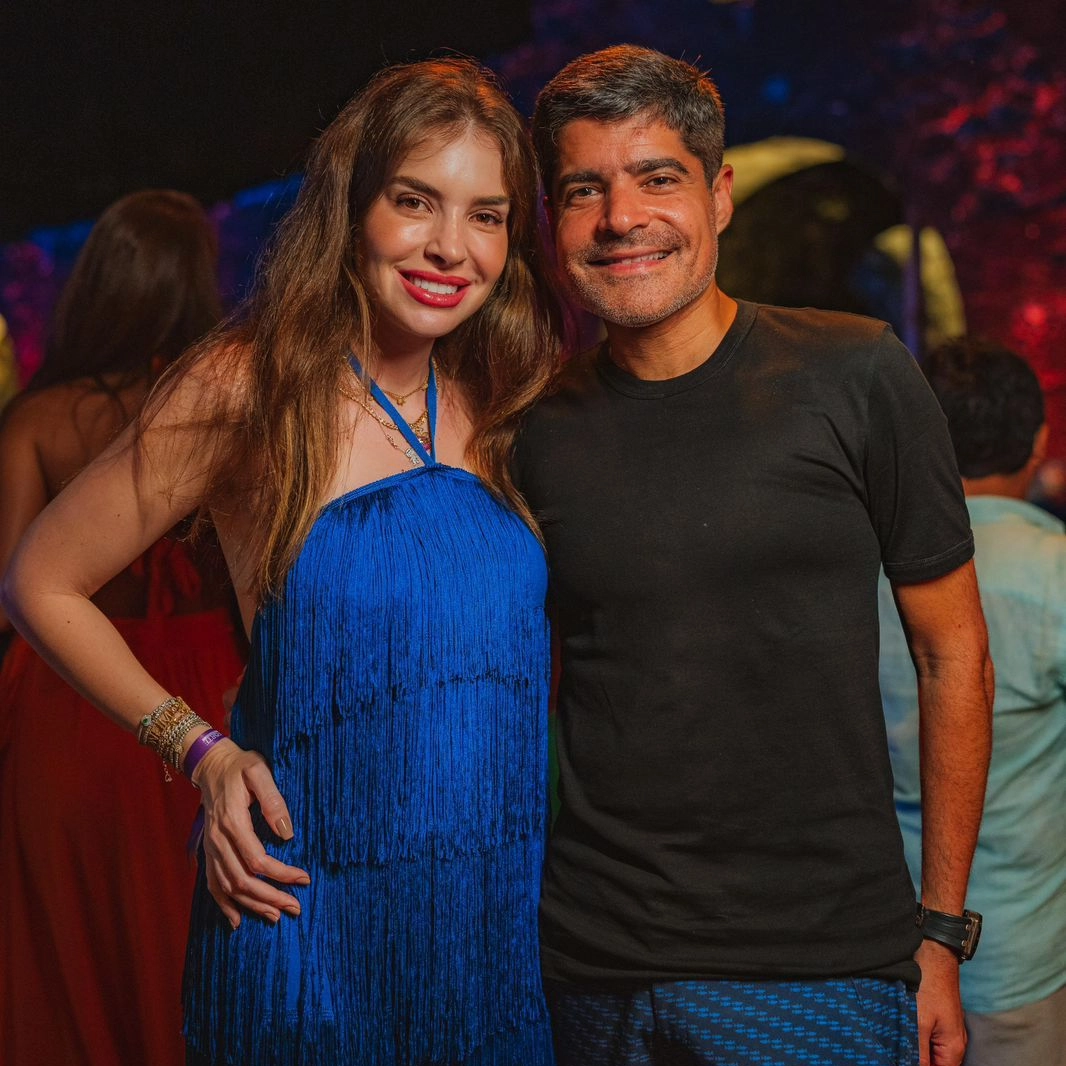 Após anúncio de gravidez, ACM Neto e esposa curtem festa na Praia do Forte