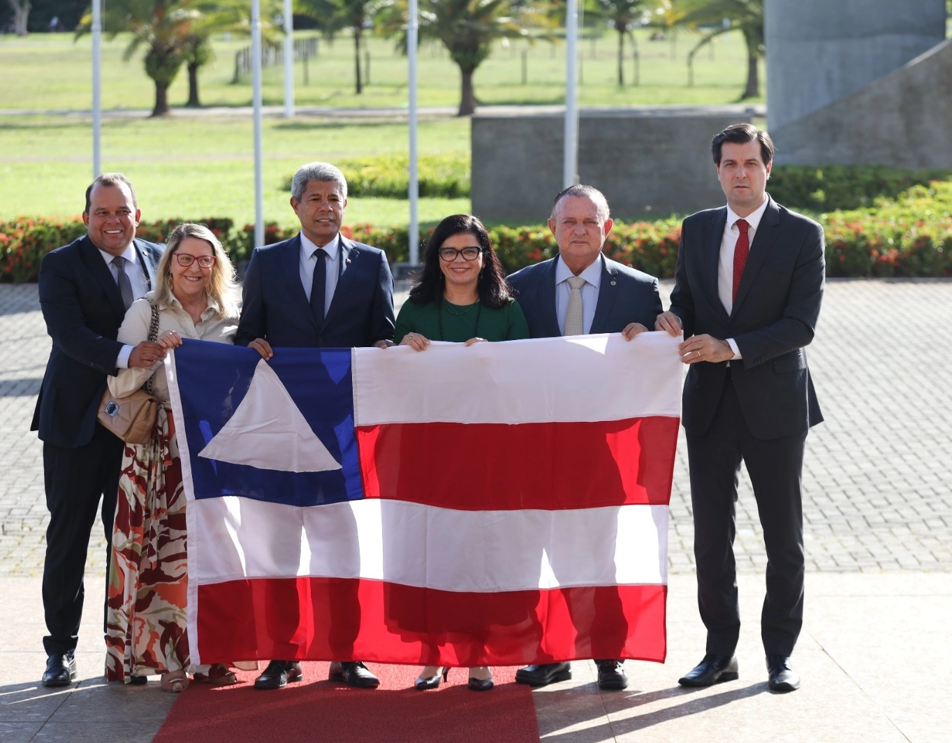 Na Alba, governador apresenta projeto de lei que institui programa 'Bahia pela Paz'