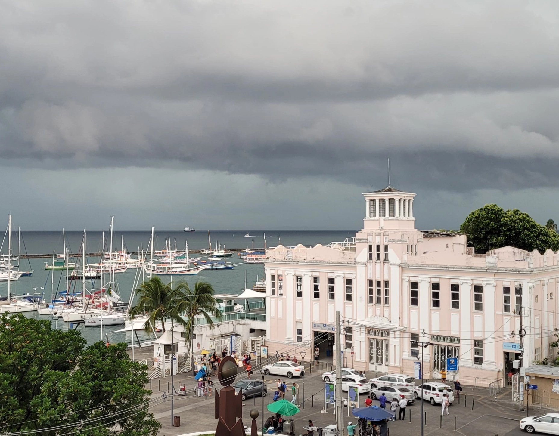 Clima de Salvador: semana deve ser de chuvas fortes na capital