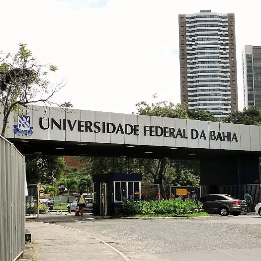 Professores da UFBA mantêm greve por tempo indeterminado