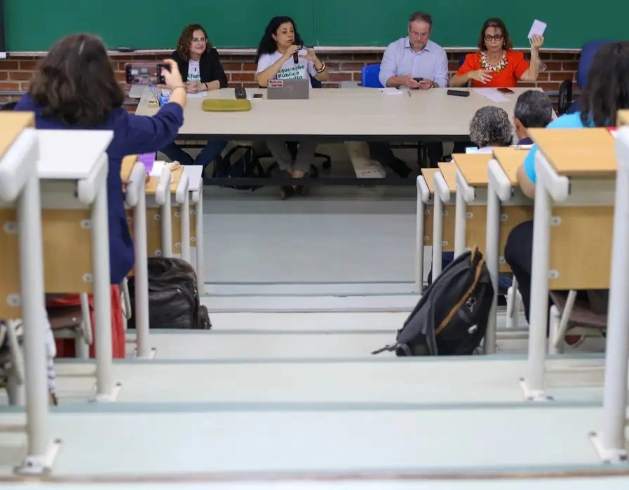 Professores universitários retomam atividades após 70 dias de greve