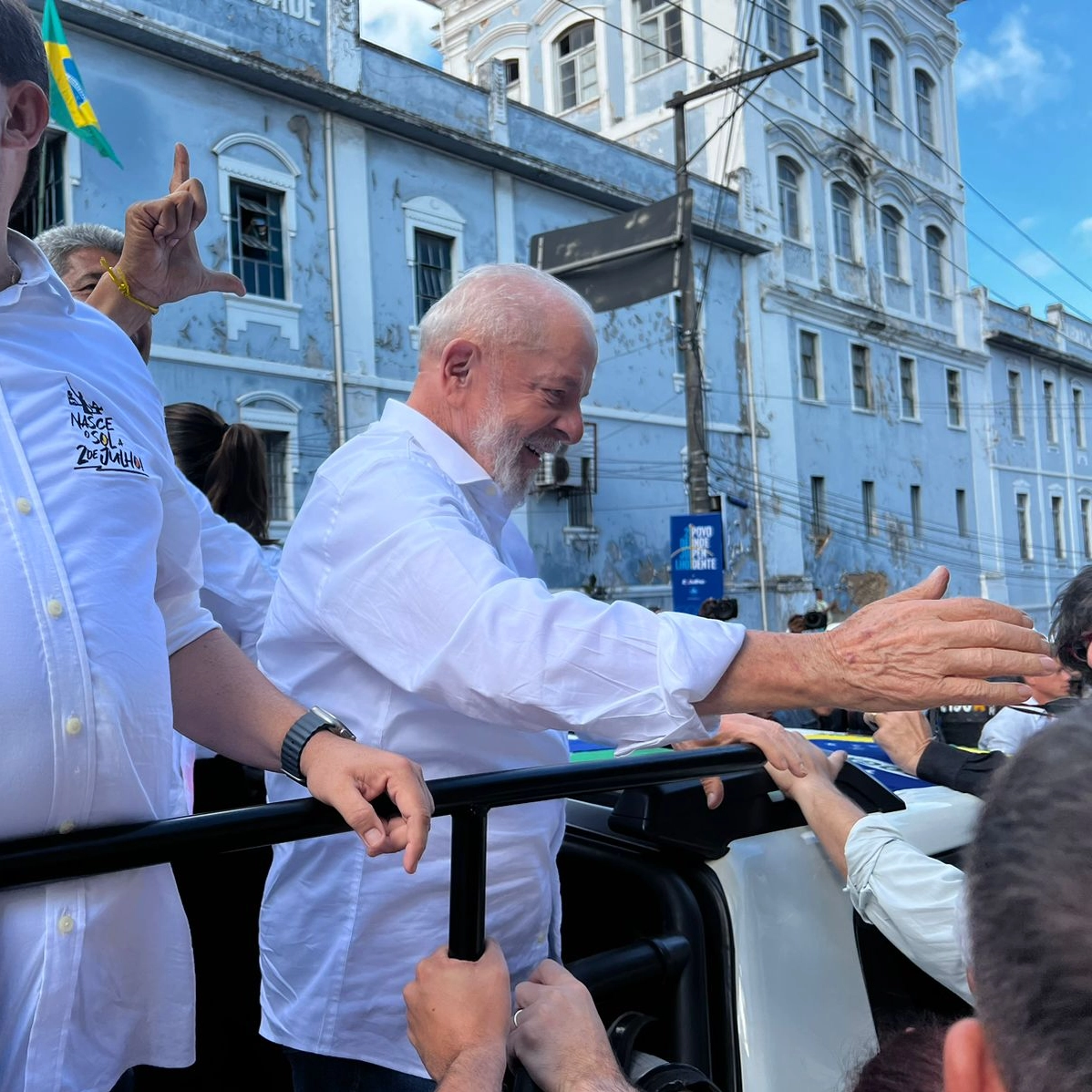 Lula arrasta multidão no 2 de Julho e mulher passa mal