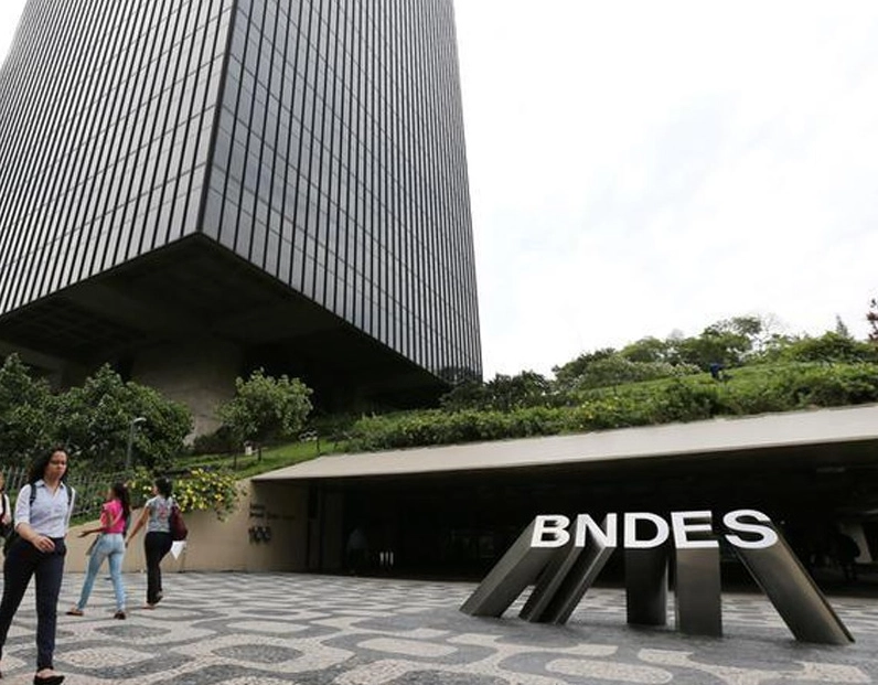 BNDES financiará complexo solar na Bahia para abastecer refinaria