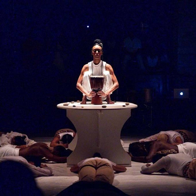 Grupo de Dança da UFBA apresenta espetáculo 'Ancestralidade em Movimento', na Sala do Coro do TCA