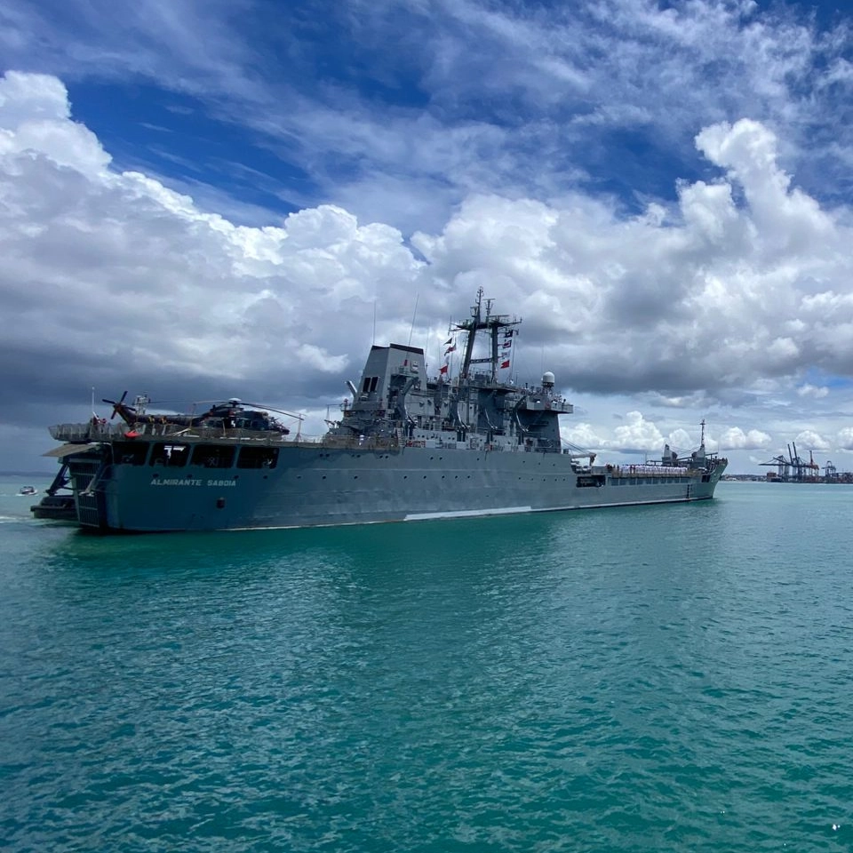 Navios gigantes da Marinha atracam em Salvador e podem ser visitados