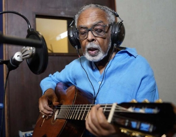 Gilberto Gil anuncia aposentadoria dos palcos em 2025