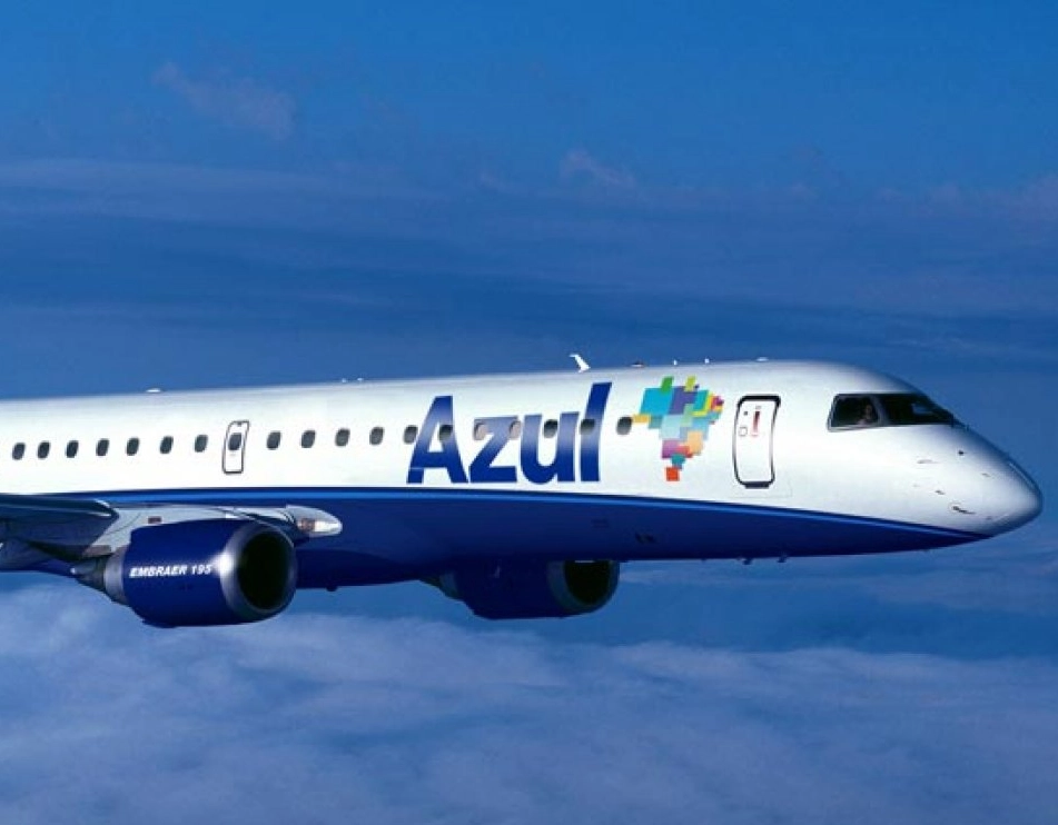 Avião da Azul faz pouso forçado em Salvador