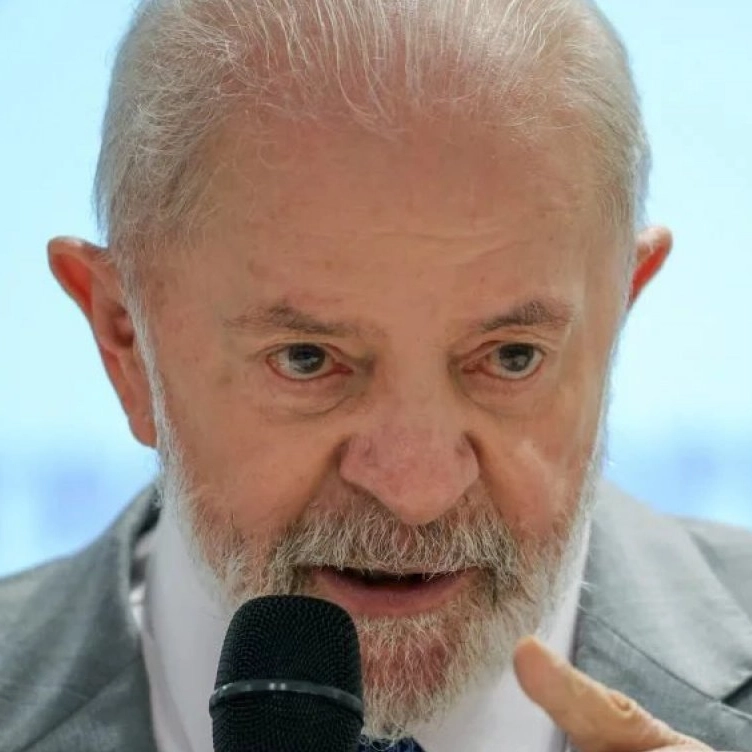 Presidente Lula evolui bem no pós-operatório, diz boletim médico