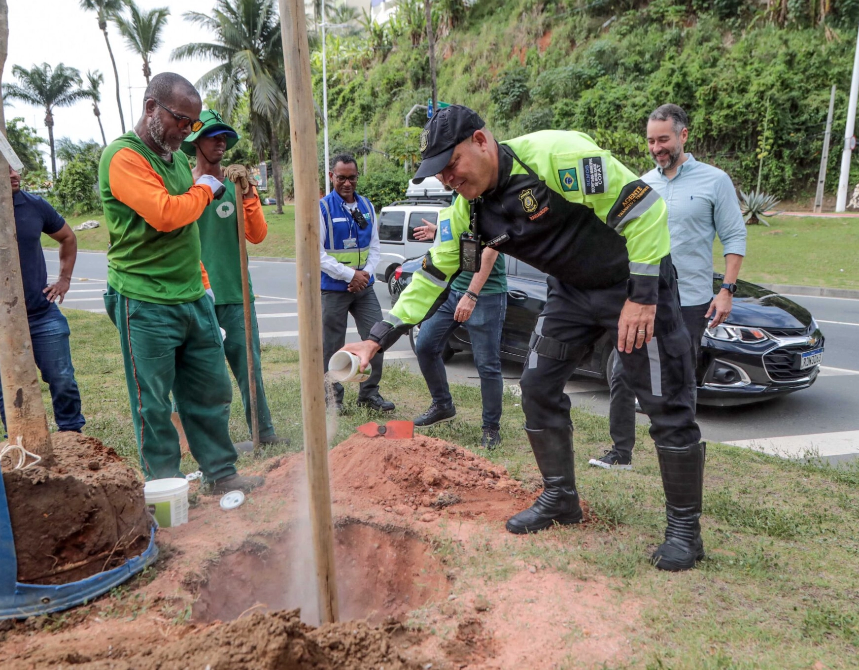 Corredor verde do BRT de Salvador ganha novo plantio de árvores