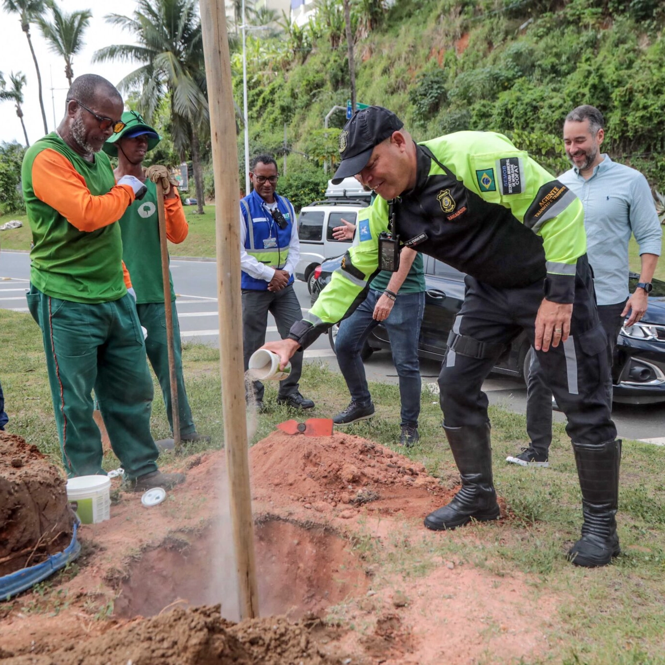 Corredor verde do BRT de Salvador ganha novo plantio de árvores