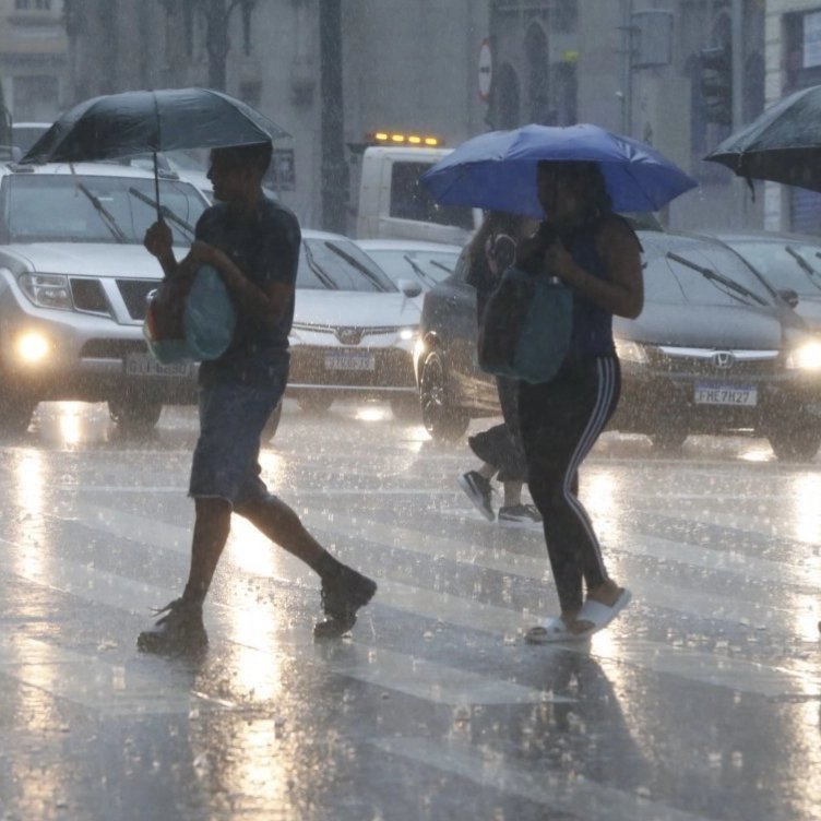 Salvador em alerta máximo após chuvas intensas; Defesa Civil orienta moradores a deixarem áreas de risco