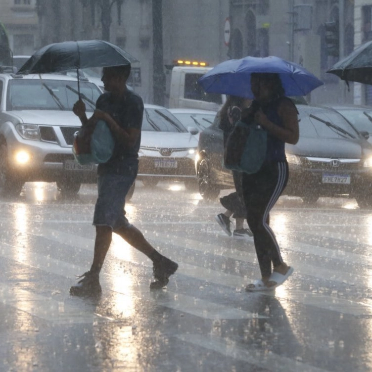 Inmet emite alerta laranja de fortes chuvas para o sul da Bahia; 23 cidades podem ser afetadas