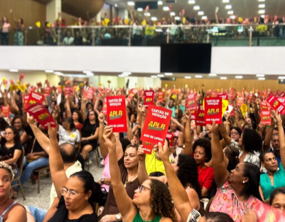 Professores da rede municipal de Salvador mantêm greve após rejeição de proposta salarial da prefeitura