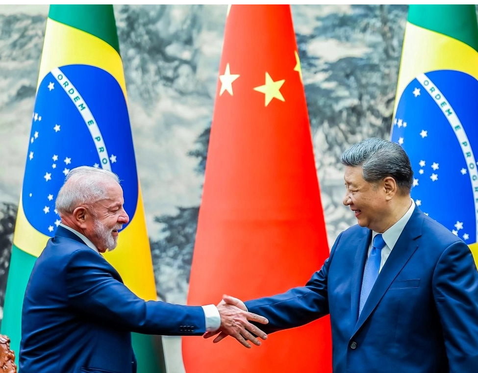 Brasil e China firmam acordo de troca de moedas para reforçar liquidez