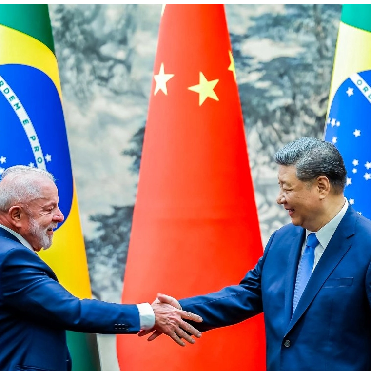 Brasil e China firmam acordo de troca de moedas para reforçar liquidez