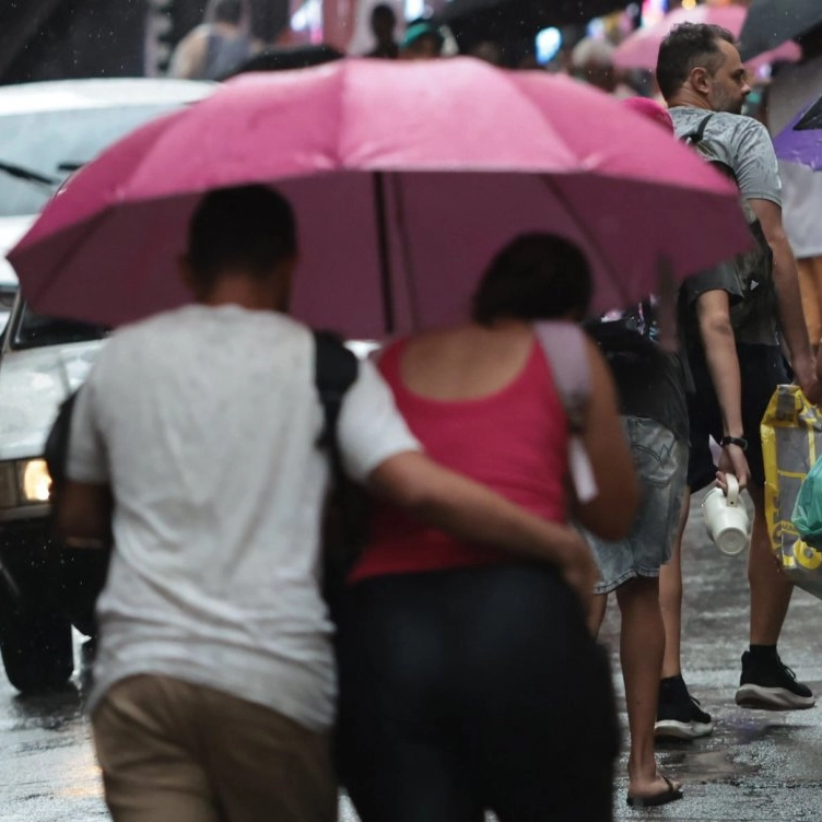 Chuvas continuam em Salvador e Defesa Civil alerta para riscos até domingo