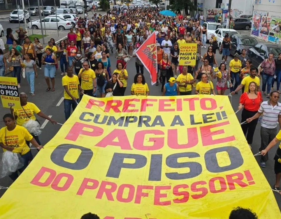 Câmara de Salvador vota reajuste para professores nesta quinta-feira