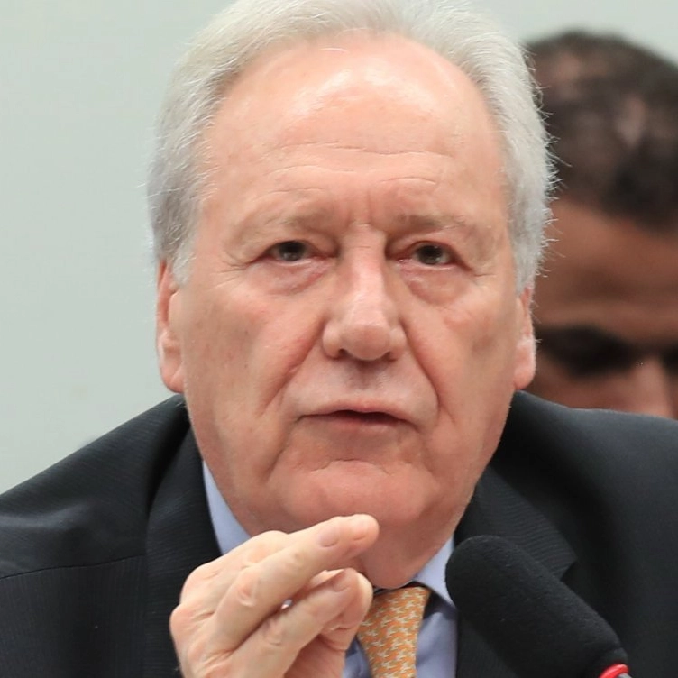 Ministério da Justiça prepara nova "lista vermelha" de criminosos mais procurados