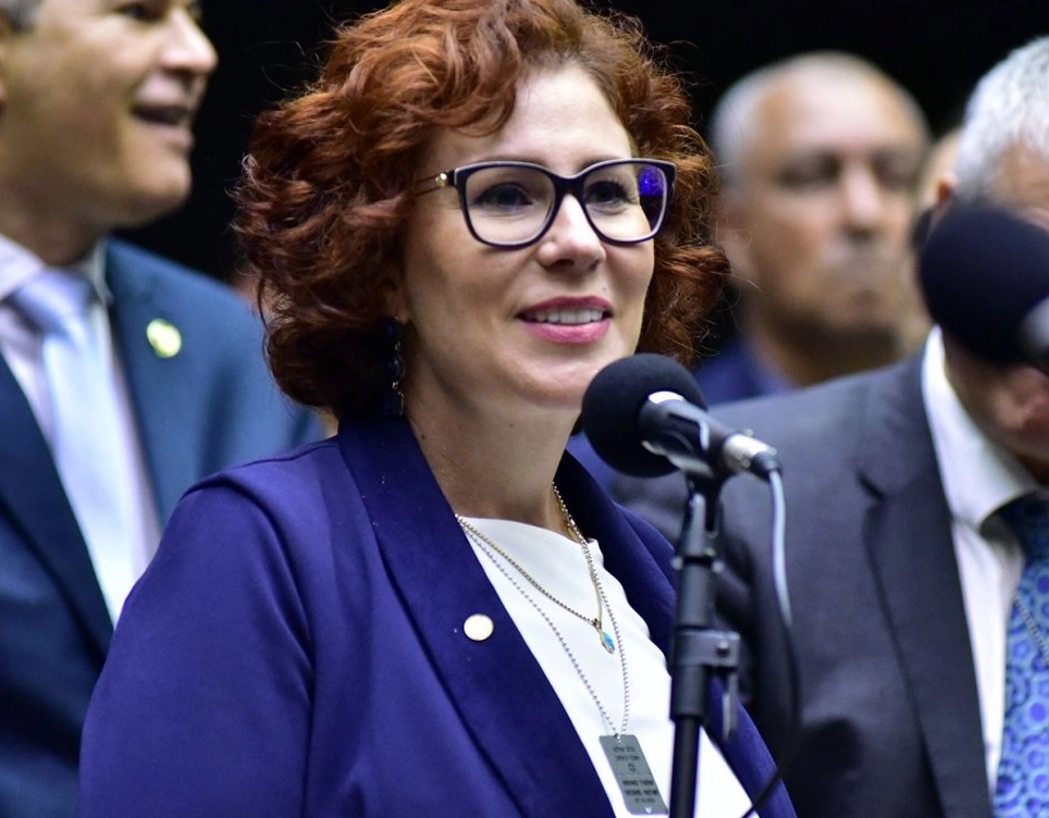STF ordena prisão de Carla Zambelli; deputada teve bens e redes sociais bloqueados